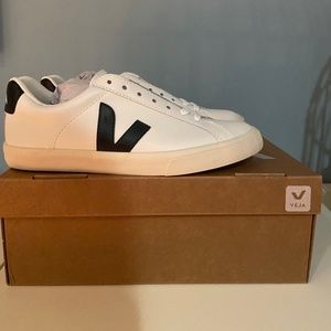 VEJA Esplar Logo Leather White Black